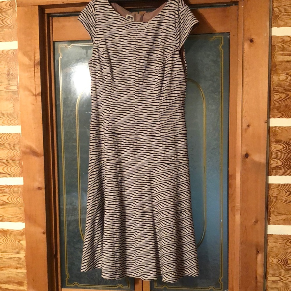 Anne Klein sz 8 tan cap sleeve black dress